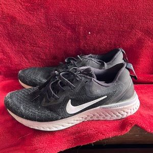 Women 7 Nike odyssey shoes